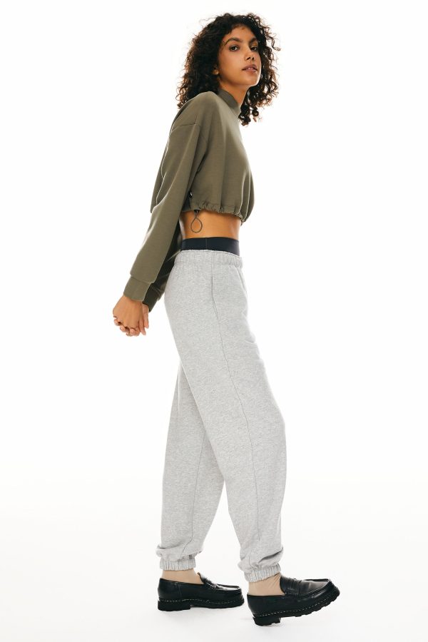 Cropped Casual Sweatshirt - Image 11
