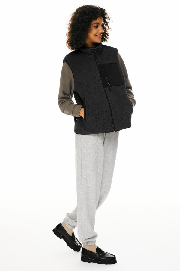 Oversized Fleece Reversible Vest Sherpa with Pockets - Image 7