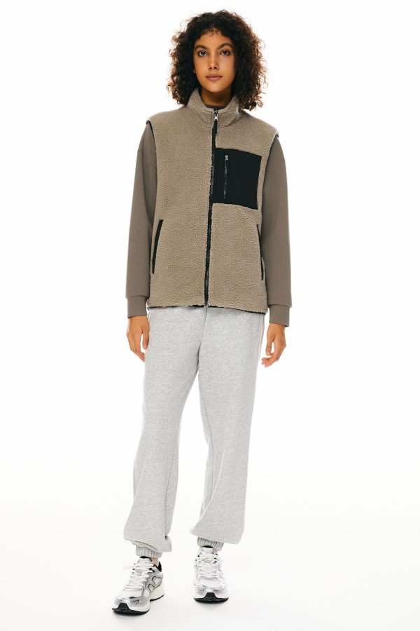 Oversized Fleece Reversible Vest Sherpa with Pockets - Image 13