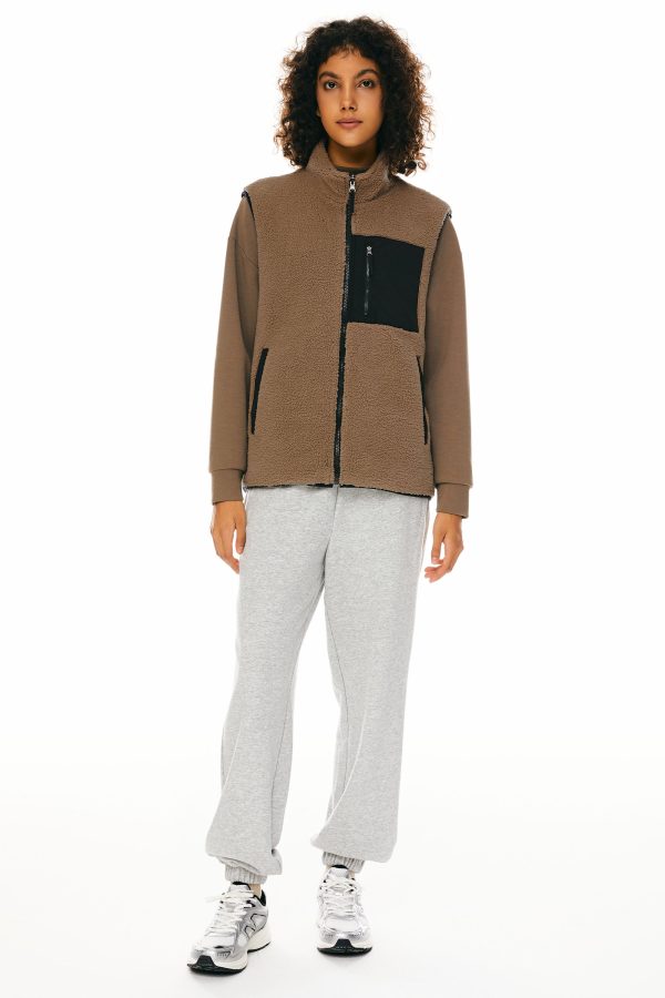 Oversized Fleece Reversible Vest Sherpa with Pockets - Image 16