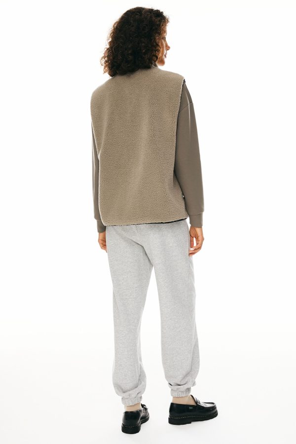 Oversized Fleece Reversible Vest Sherpa with Pockets - Image 15